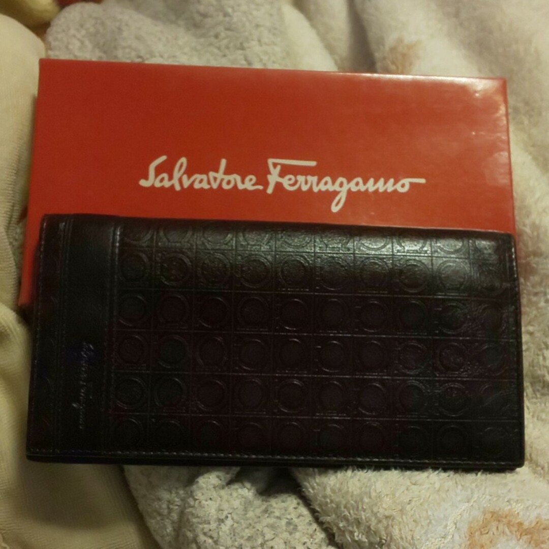 Ferragamo(フェラガモ)の早い者勝ちセール フェラガモの財布です メンズのファッション小物(折り財布)の商品写真
