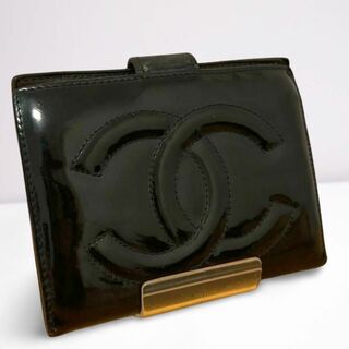 CHANEL - CHANEL シャネル ココマーク エナメル 二つ折り財布  ブラック