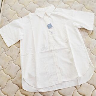 ジーユー(GU)の5分袖ブラウス ジーユー オーバーサイズシャツ 白 Sサイズ 半袖 GU 新品(シャツ/ブラウス(半袖/袖なし))