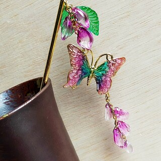 簪　蝶々と藤の花　かんざし　髪飾り　ヘアアクセサリー　バタフライ　蝶　藤