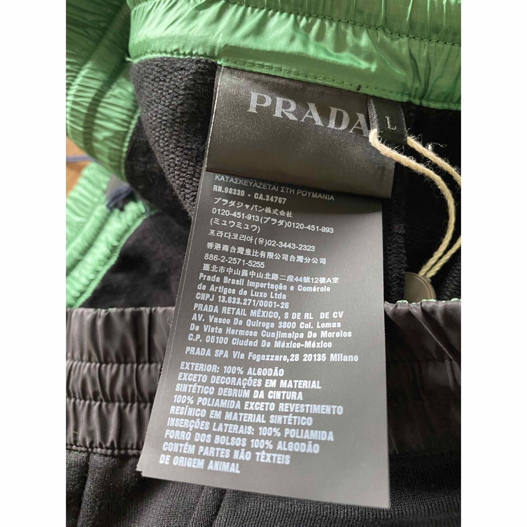 PRADA(プラダ)のprada スウェットパンツ 黒 L ブラック 緑 グリーン 新品未使用 メンズのパンツ(ワークパンツ/カーゴパンツ)の商品写真