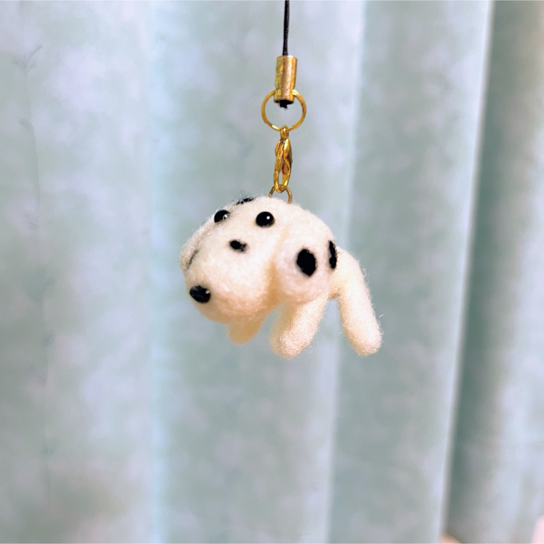 ハンドメイド ダルメシアン 犬 ストラップ ハンドメイドのアクセサリー(キーホルダー/ストラップ)の商品写真