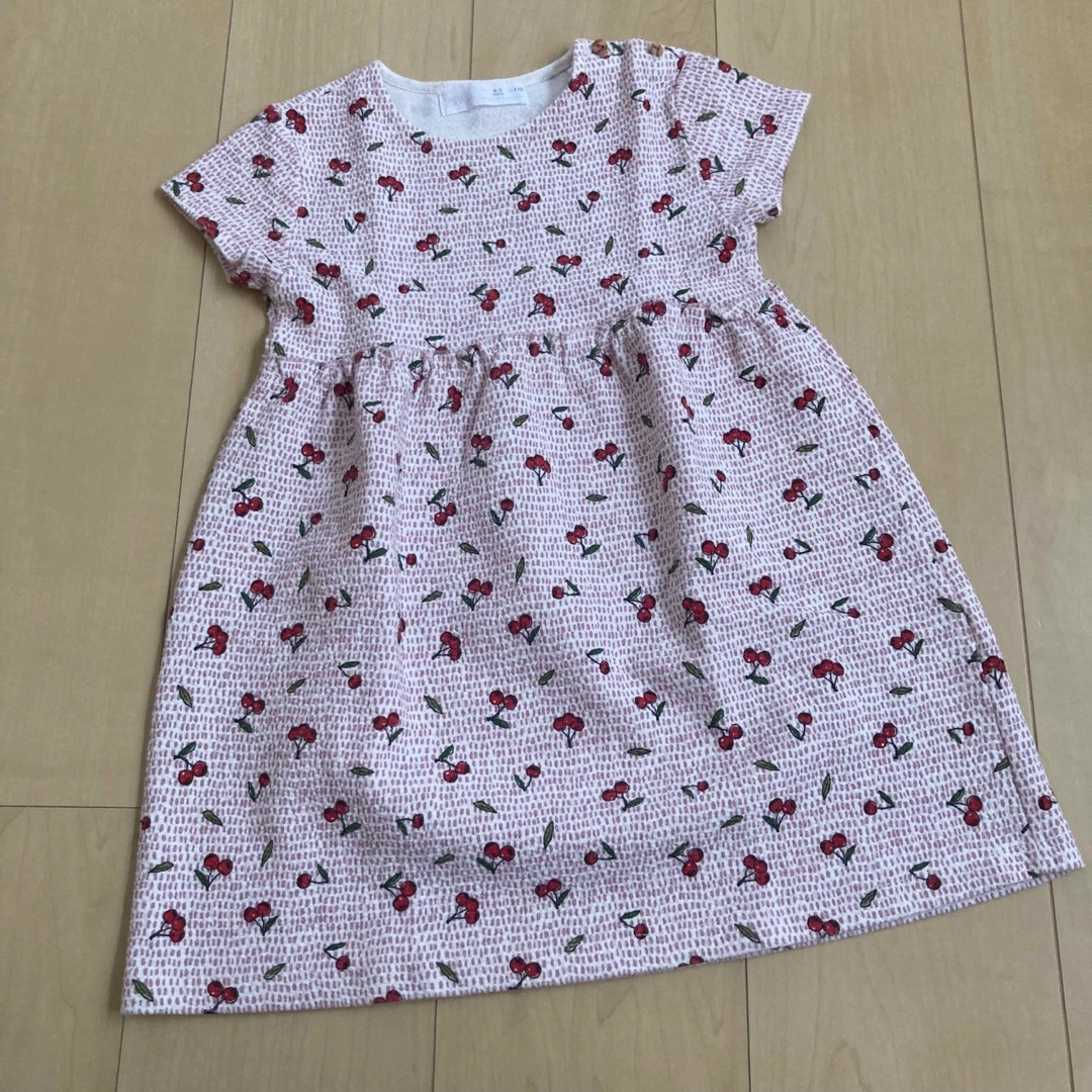 ZARA KIDS(ザラキッズ)のZARA KIDS  さくらんぼワンピース　110cm キッズ/ベビー/マタニティのキッズ服女の子用(90cm~)(ワンピース)の商品写真