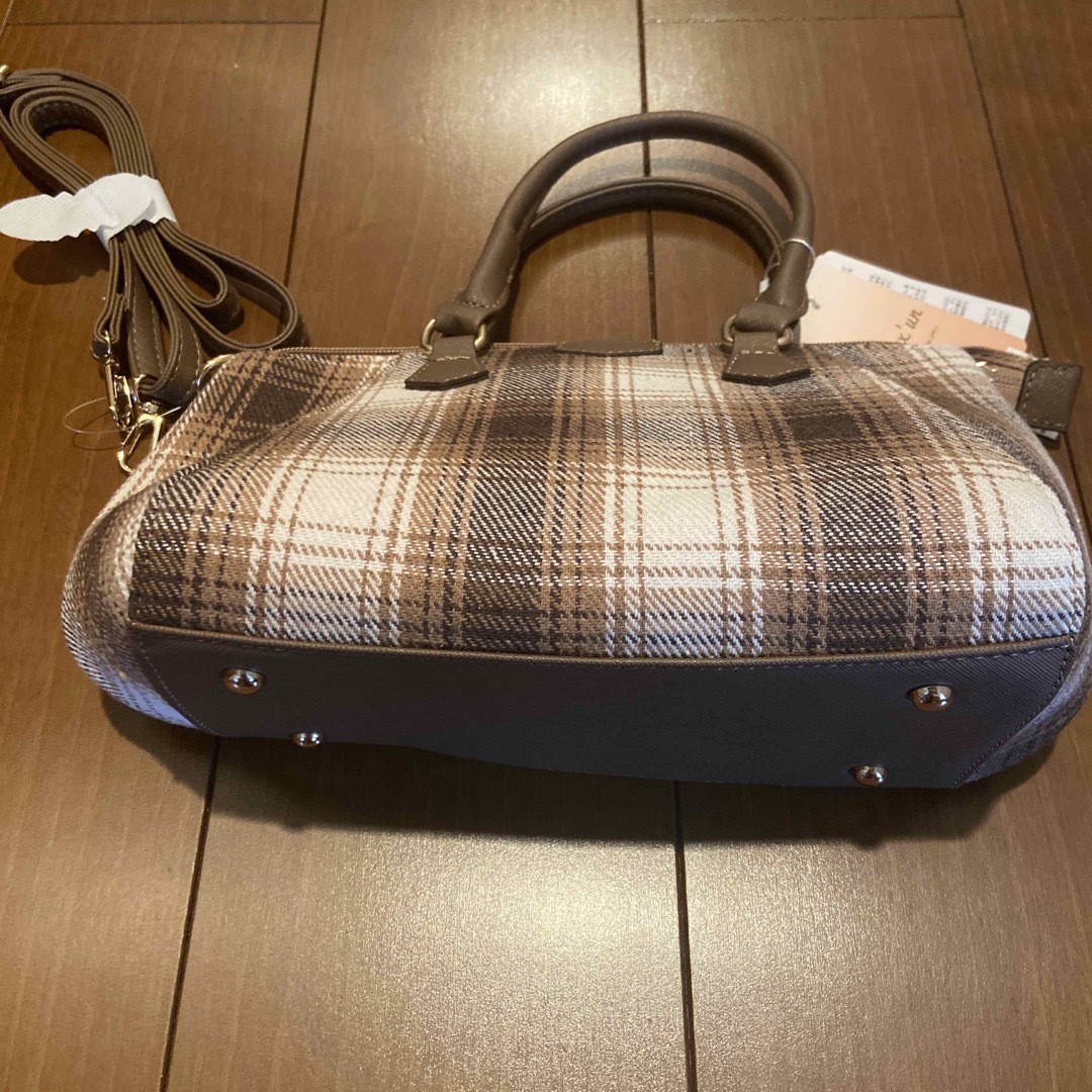 チェック　茶色　ショルダーバッグ レディースのバッグ(ショルダーバッグ)の商品写真