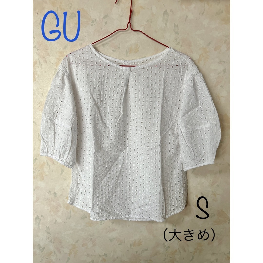GU(ジーユー)のGU 白　コットン刺繍ブラウス　S レディースのトップス(シャツ/ブラウス(半袖/袖なし))の商品写真