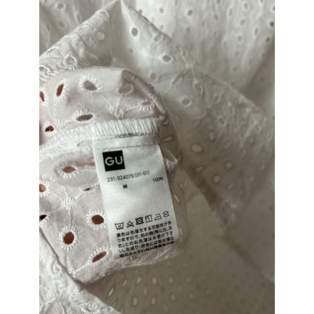 GU(ジーユー)のGU 白　コットン刺繍ブラウス　S レディースのトップス(シャツ/ブラウス(半袖/袖なし))の商品写真