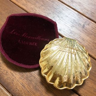 レメルヴェイユーズラデュレ(Les Merveilleuses LADUREE)のレ・メルヴェイユーズ　ラデュレ　リミテッドエディション　パウダーケース(フェイスパウダー)