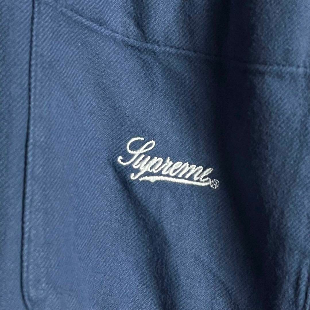 Supreme(シュプリーム)の【希少XLサイズ】シュプリーム☆ ワンポイント刺繍ロゴ入り 長袖シャツ メンズのトップス(シャツ)の商品写真