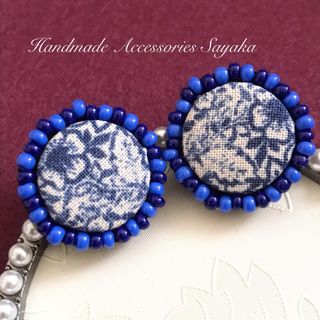 ハンドメイド　ビーズ刺繍ピアス　ブルー　青　一点物　アクセサリー　手作り　手縫い(ピアス)