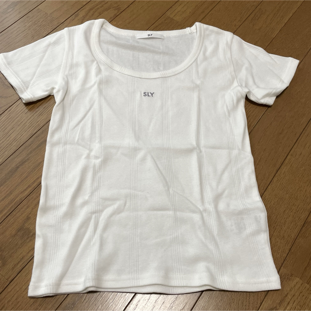 SLY(スライ)のSLY  Tシャツ レディースのトップス(Tシャツ(半袖/袖なし))の商品写真