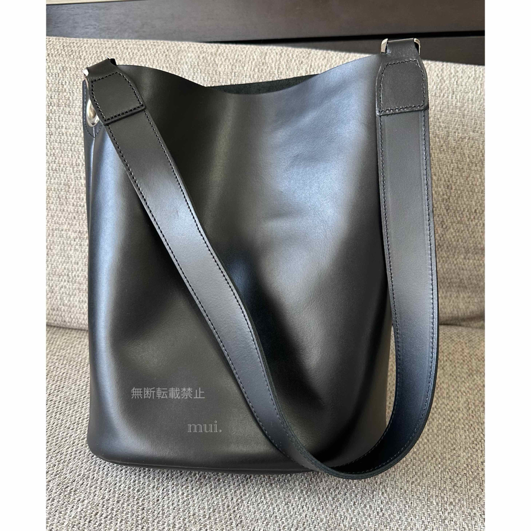 RIM.ARK(リムアーク)の【美品・完売品】RIM.ARK リムアーク Leather bucket bag レディースのバッグ(ショルダーバッグ)の商品写真