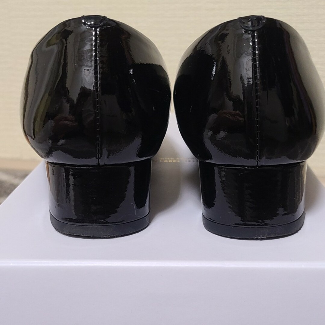 DIANA(ダイアナ)のDIANA wellfit エナメル ブラックパンプス レディースの靴/シューズ(ハイヒール/パンプス)の商品写真