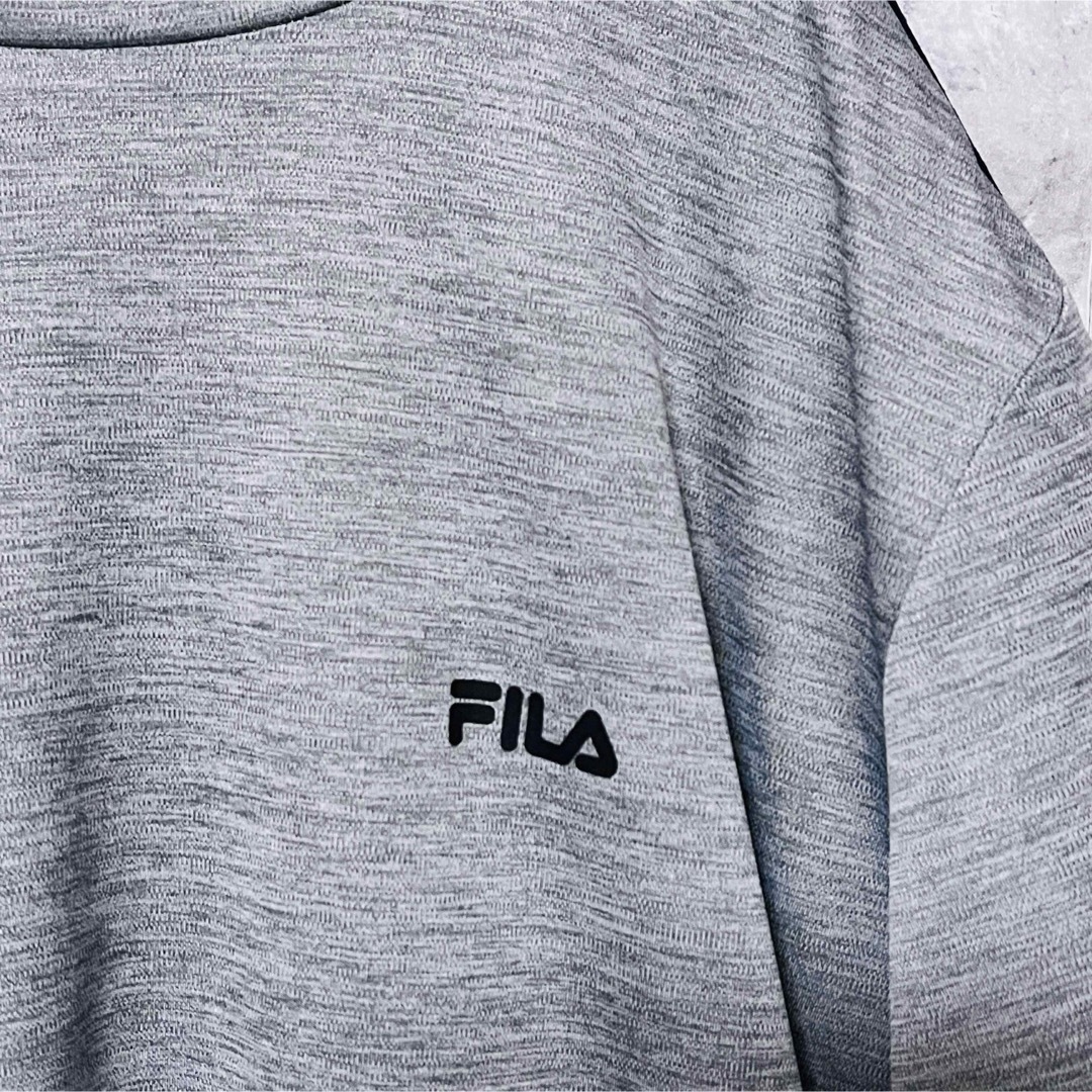 FILA(フィラ)の【シンプル】FILA Tシャツ　胸ロゴ　肩ロゴ　L グレー メンズのトップス(Tシャツ/カットソー(半袖/袖なし))の商品写真