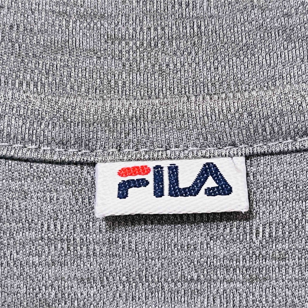 FILA(フィラ)の【シンプル】FILA Tシャツ　胸ロゴ　肩ロゴ　L グレー メンズのトップス(Tシャツ/カットソー(半袖/袖なし))の商品写真
