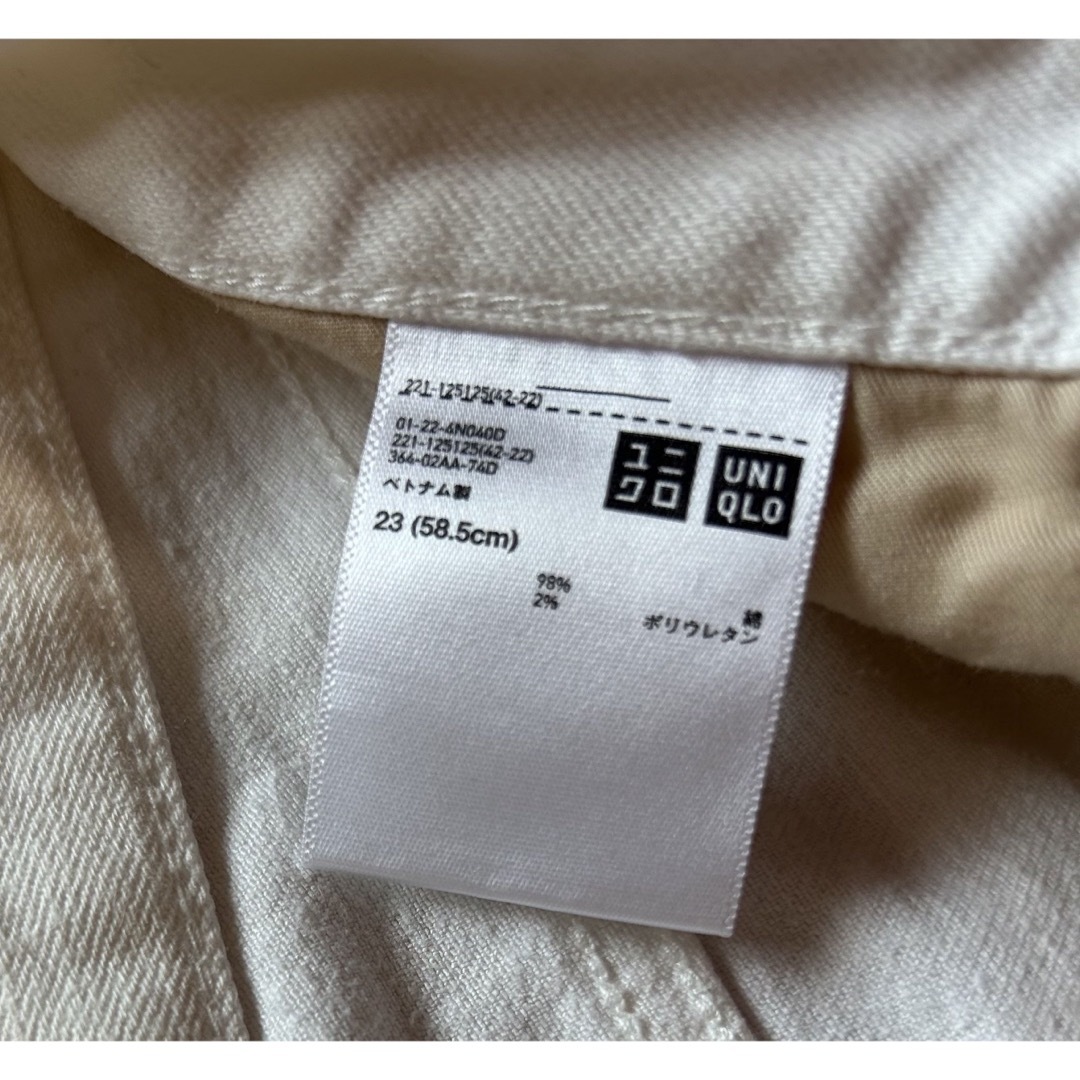 UNIQLO(ユニクロ)のユニクロ　ホワイトデニムジーンズパンツ　23(58.5cm) レディースのパンツ(デニム/ジーンズ)の商品写真