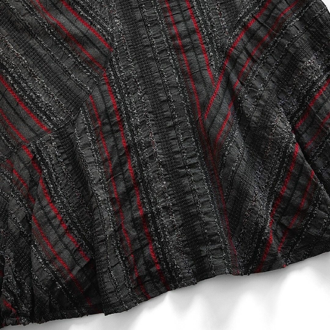 sacai(サカイ)の美品 ロングスカート アシンメトリー ジャガード グレーブラック 黒 赤 レッド レディースのスカート(ロングスカート)の商品写真