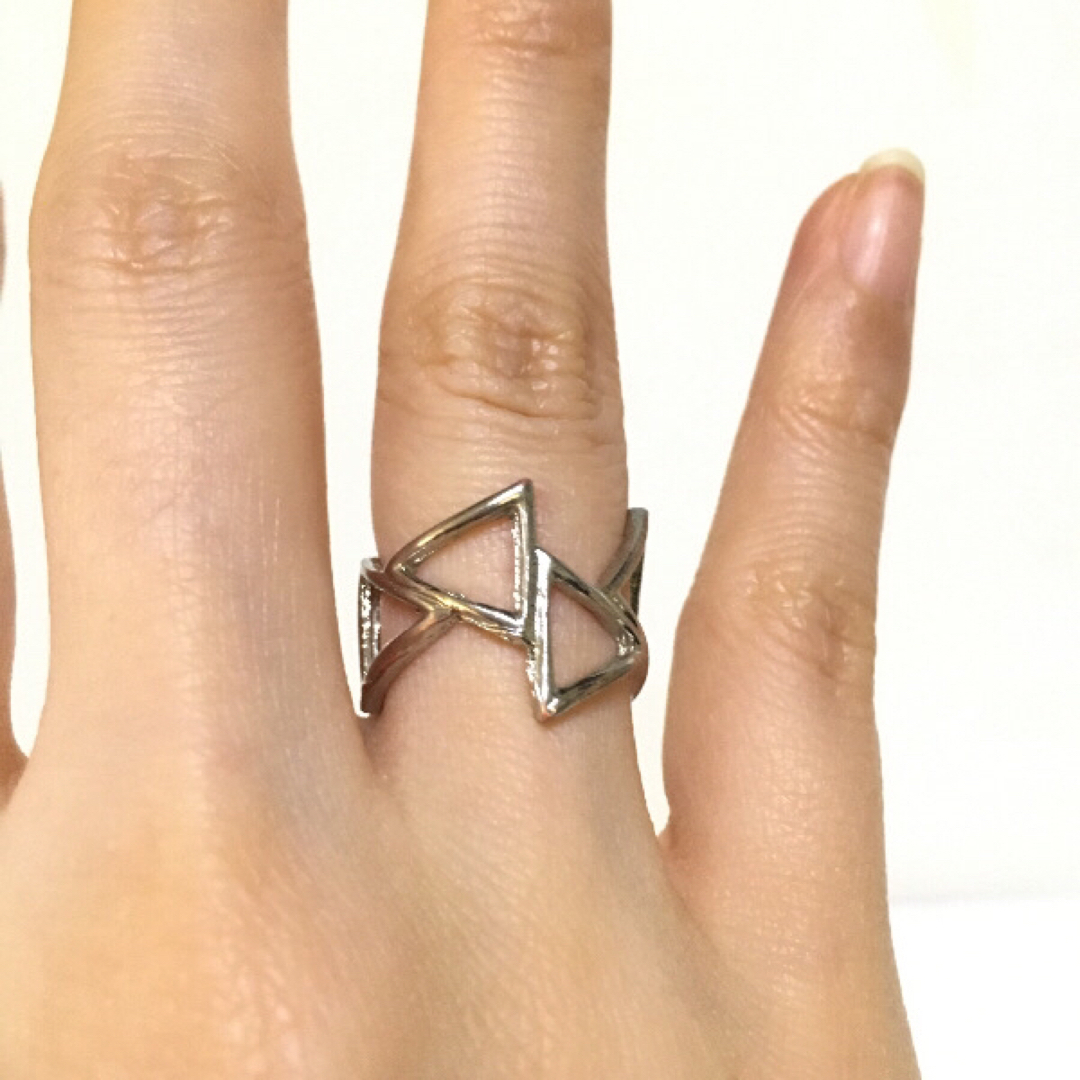 三角リング指輪△さんかくトライアングル10号 レディースのアクセサリー(リング(指輪))の商品写真