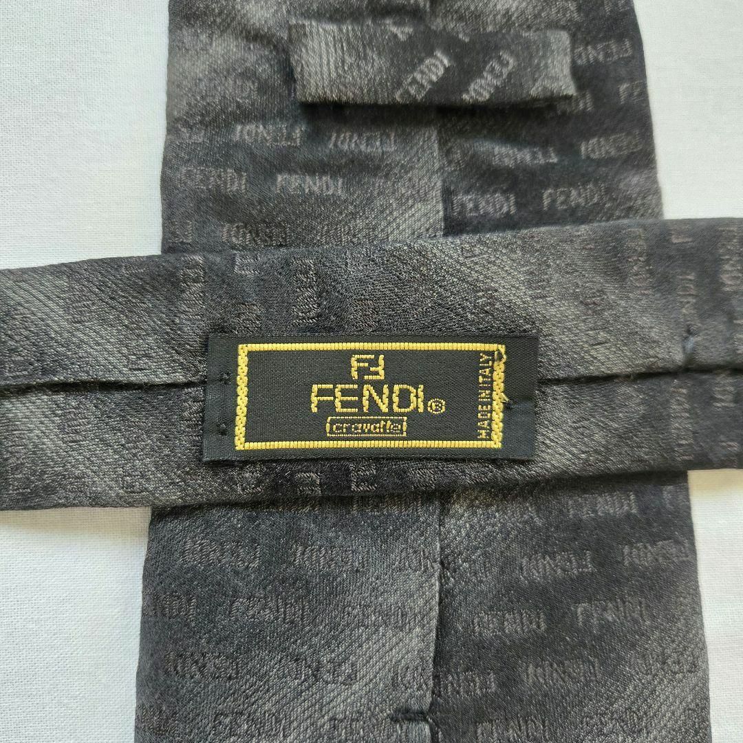 FENDI(フェンディ)のハイブランド　FENDI　　ブラック　グレー　ストライプ　素敵なネクタイ メンズのファッション小物(ネクタイ)の商品写真