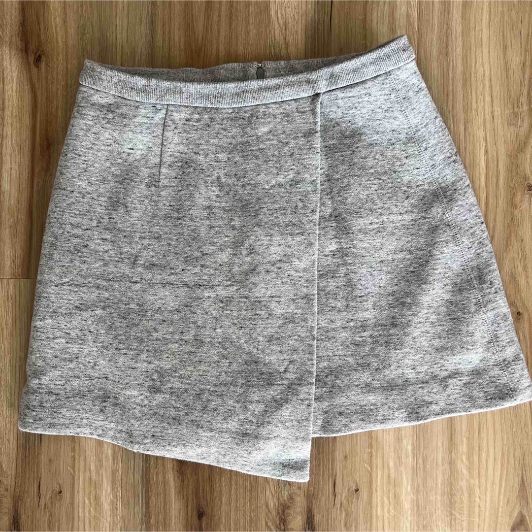 SNIDEL(スナイデル)のスナイデル スウェード風 ラップ ミニスカート グレー M レディースのスカート(ミニスカート)の商品写真