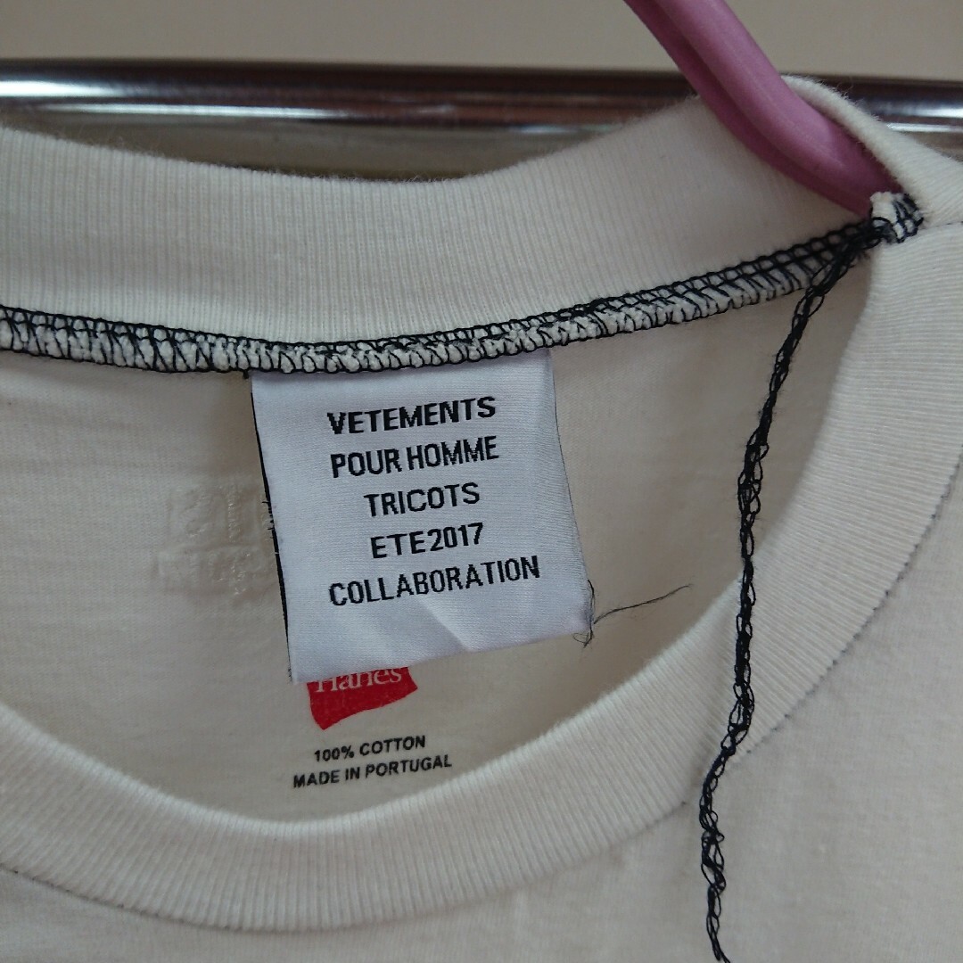 VETEMENTS(ヴェトモン)のVETEMENTS × Hanes 袖再構築リメイク レディースのトップス(Tシャツ(半袖/袖なし))の商品写真