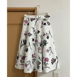 Rirandture - リランドチュール リーフフラワーフレアスカート 花柄スカート ベルト付き 黒白