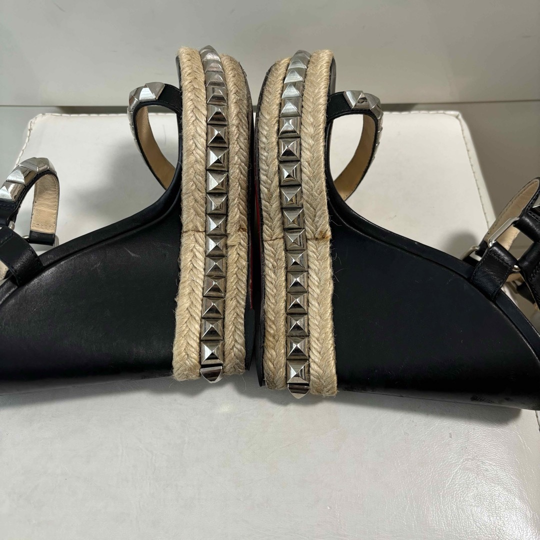 Christian Louboutin(クリスチャンルブタン)のクリスチャンルブタン　カタクロウ　ブラックレザー　スタッズ　サンダル　厚底 レディースの靴/シューズ(サンダル)の商品写真