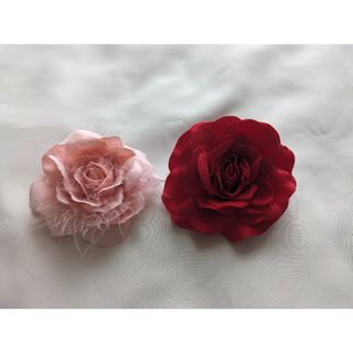 エイチアンドエム(H&M)のH&M　フラワー　コサージュ　赤のみ(その他)