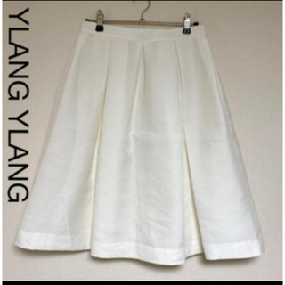 イランイラン(YLANG YLANG)のイランイラン スカート  タック入り フレア ホワイト 白 サイズM(ひざ丈スカート)