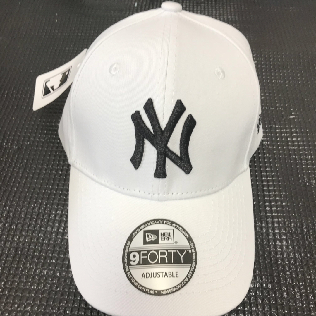 NEW ERA(ニューエラー)のNEWERA ニューエラ 9FORTY ・ヤンキース キャップ  白 レディースの帽子(キャップ)の商品写真