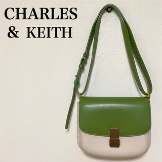 チャールズアンドキース(Charles and Keith)の美品✨CHARLES & KEITH  ショルダーバッグ (ショルダーバッグ)