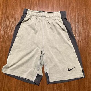 NIKE - 【値下げしました】ナイキ　ハーフパンツ　140cm 中古