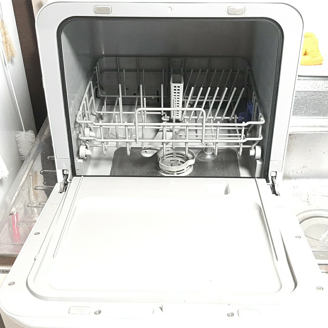 アイリスオーヤマ(アイリスオーヤマ)のIRIS 食器洗い乾燥機 ISHT-5000-W スマホ/家電/カメラの生活家電(食器洗い機/乾燥機)の商品写真