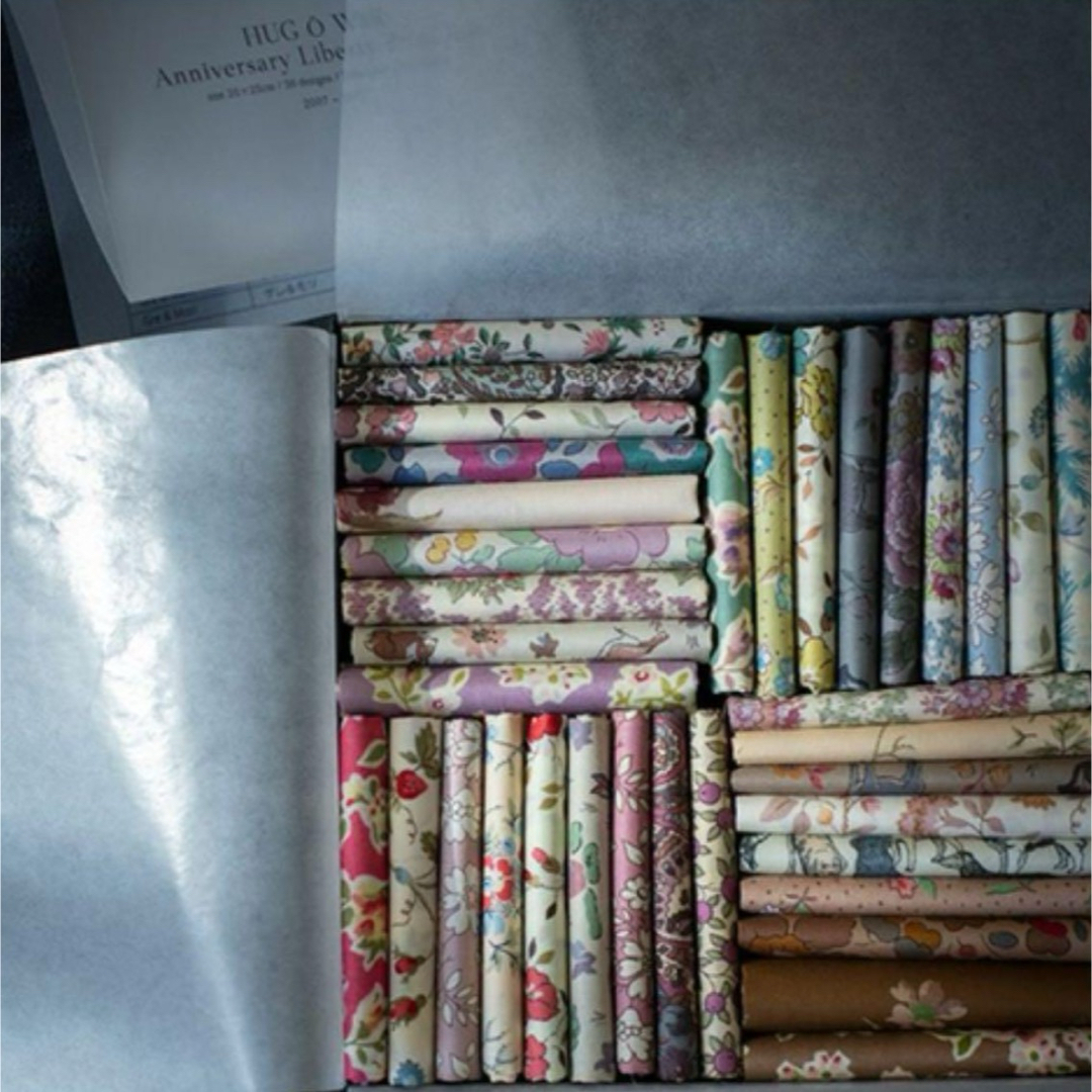Hug O War(ハグオーワー)の完売品  ハグオーワー  リバティ アニバーサリーボックス   ハンドメイドの素材/材料(生地/糸)の商品写真