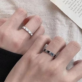 【残り僅か】　恋人　カップル　ペアリング　指輪　リング　シンプル　白　黒　色違い(リング(指輪))