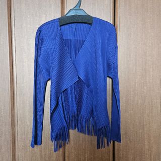 プリーツプリーズイッセイミヤケ(PLEATS PLEASE ISSEY MIYAKE)のプリーツプリーツ フリンジノーカラーカーディガン ブルー(カーディガン)