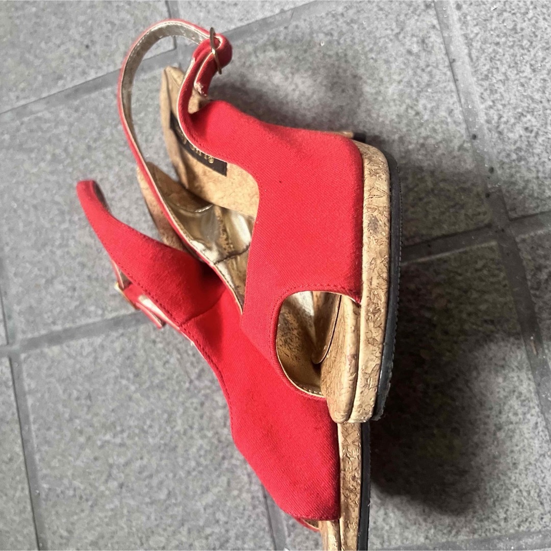 ピンヒール レッド 赤色 ウッドソール レディースの靴/シューズ(ハイヒール/パンプス)の商品写真
