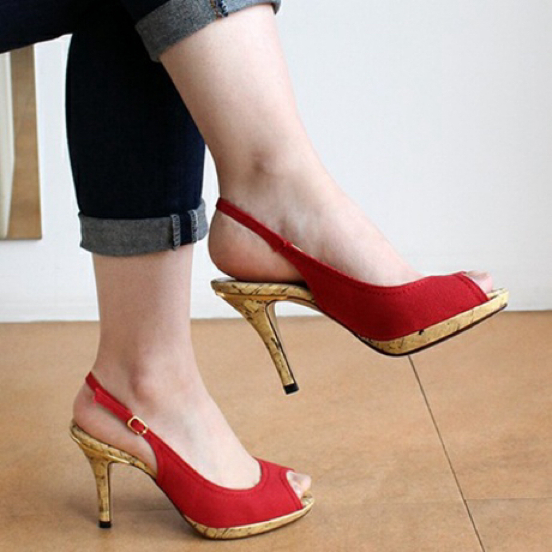 ピンヒール レッド 赤色 ウッドソール レディースの靴/シューズ(ハイヒール/パンプス)の商品写真