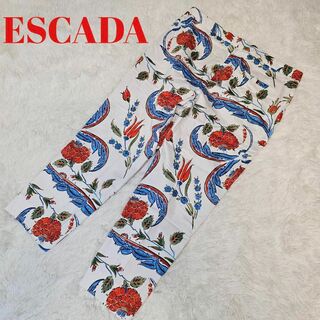 エスカーダ(ESCADA)の極美品　ESCADA　 エスカーダ パンツ スラックス 花柄　金プレート付(カジュアルパンツ)
