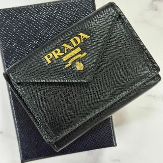プラダ(PRADA)の極美品✨PRADA　三つ折り財布　サフィアーノレザー　ロゴ金具　ブラック(財布)