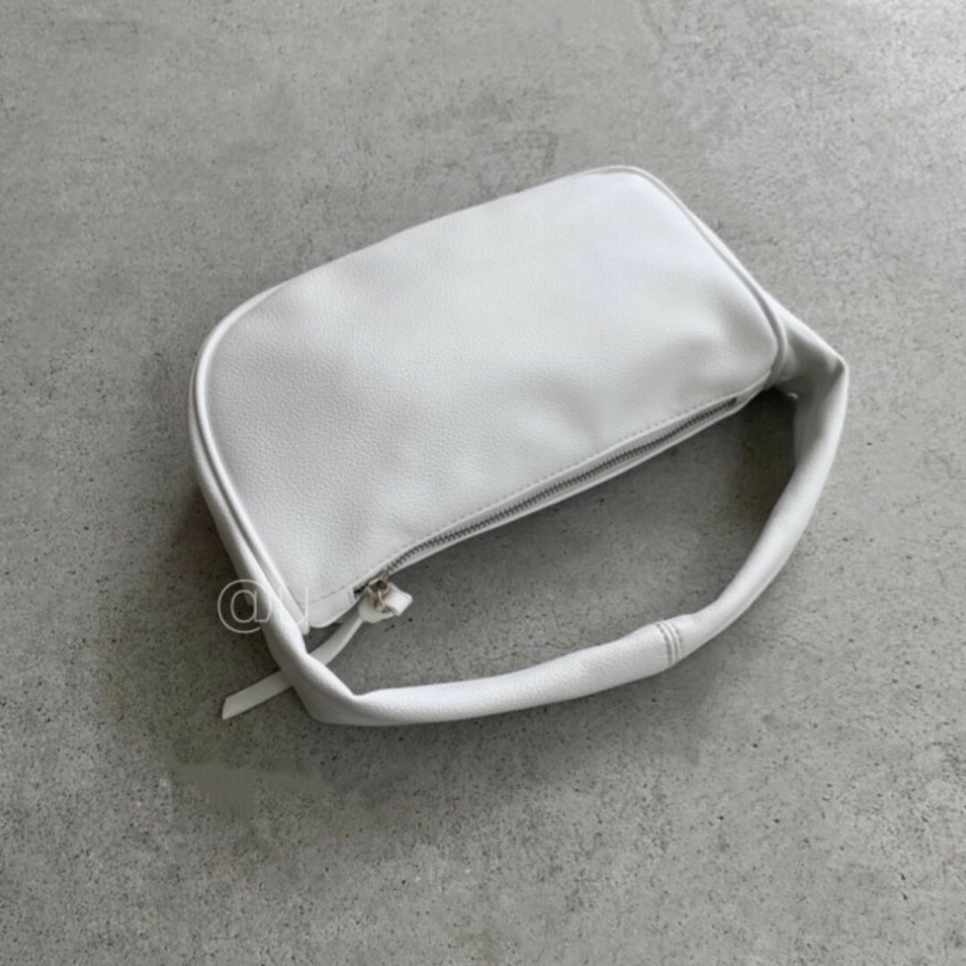 ワンハンドル ムーンバッグ ハンドバッグ ショルダーバッグ 白 white 韓国 レディースのバッグ(ハンドバッグ)の商品写真