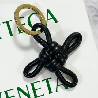 Bottega Veneta - 現行モデル✨極美品　トライアングル キーリング　イントレチャート　ブラック