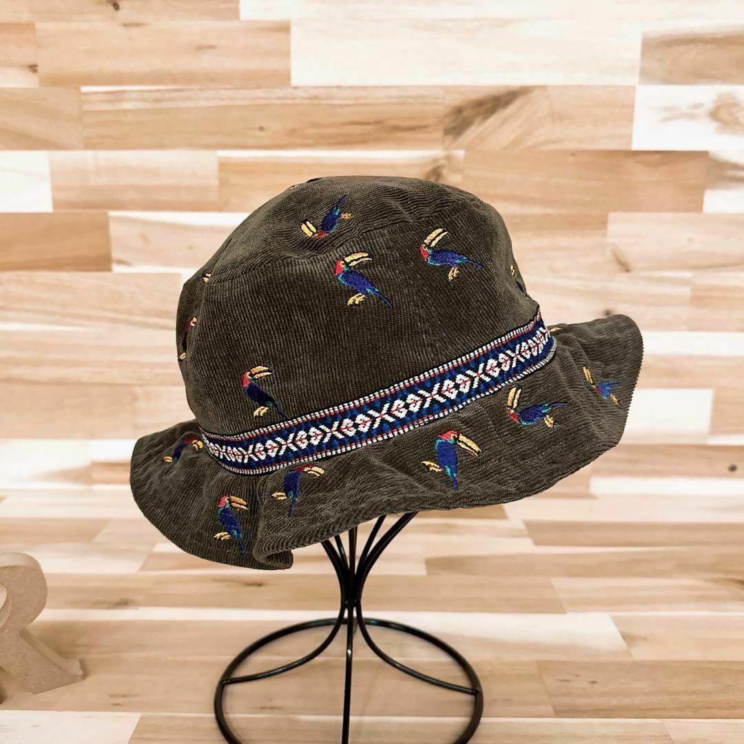 go slow caravan(ゴースローキャラバン)の【ゴースローキャラバン】コーデュロイ 南国の鳥 ハット アウトドア登山 カーキ メンズの帽子(ハット)の商品写真