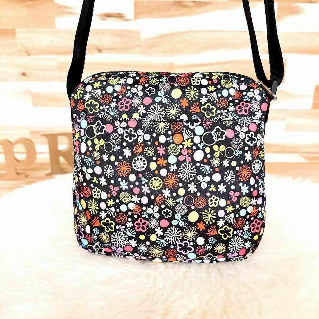 LeSportsac(レスポートサック)の美品【レスポートサック】小花 花柄 黒 ミニ ショルダーバッグ カラフル×黒 レディースのバッグ(ショルダーバッグ)の商品写真