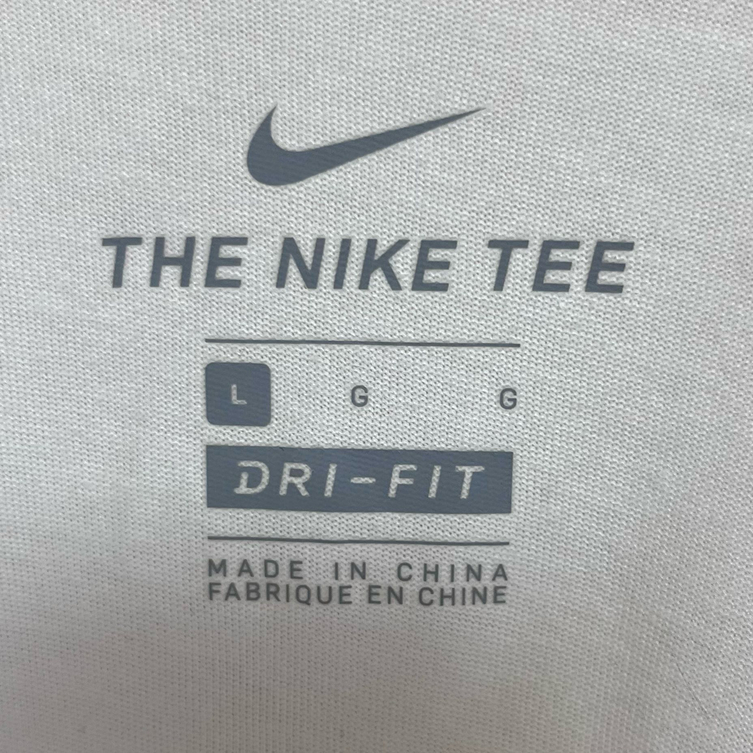 NIKE(ナイキ)のNIKE ナイキ Tシャツ 半袖 ホワイト でかプリント L DRI-FIT メンズのトップス(Tシャツ/カットソー(半袖/袖なし))の商品写真