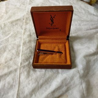 イヴサンローラン(Yves Saint Laurent)のイヴサンローラン　ネクタイピン　箱付き(ネクタイピン)