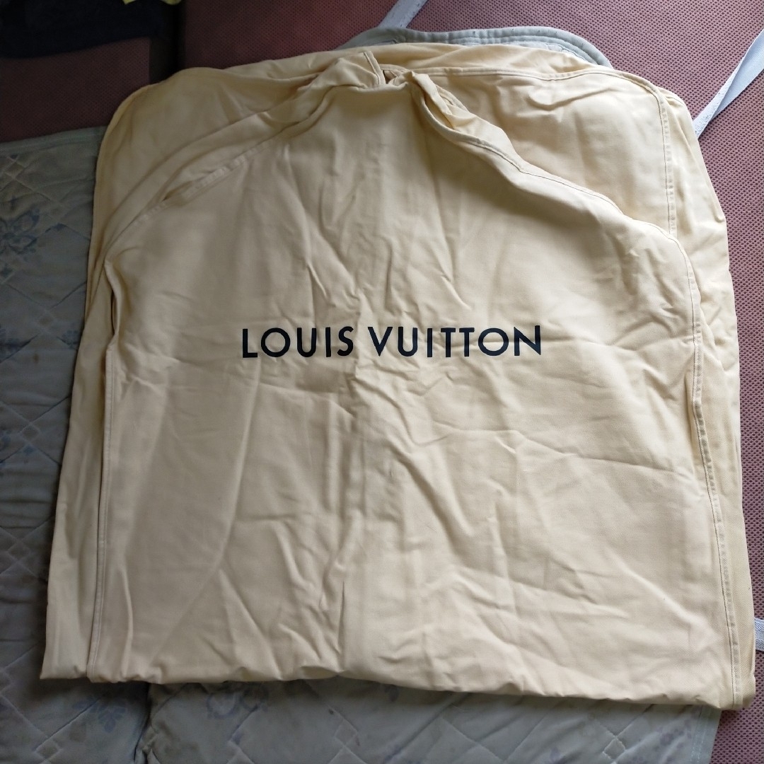 LOUIS VUITTON(ルイヴィトン)のルイヴィトンガーメントケース　ベージュ　新品 レディースのジャケット/アウター(その他)の商品写真