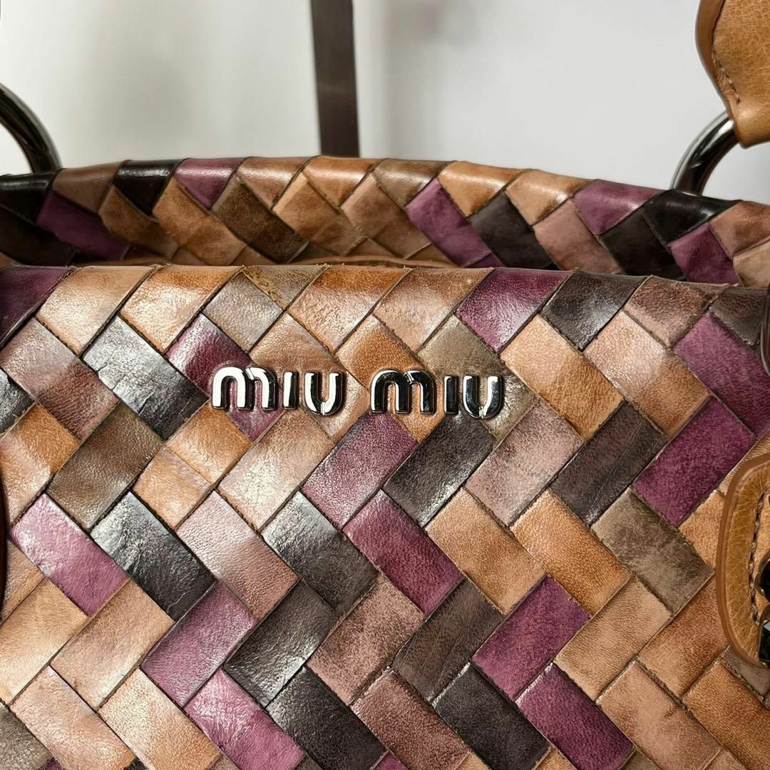 miumiu(ミュウミュウ)のミュウミュウ　レザー編み込み　ビジュー　ハンドバッグ　トートバッグ レディースのバッグ(トートバッグ)の商品写真