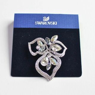 スワロフスキー(SWAROVSKI)の【美品】スワロフスキー フラワークリスタルブローチ(ブローチ/コサージュ)