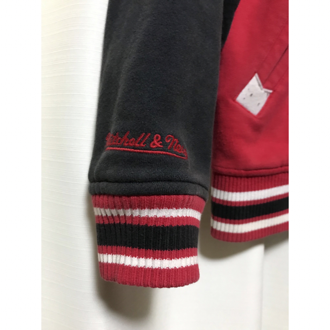 MITCHELL & NESS(ミッチェルアンドネス)のミッチェルアンドネス NBA シカゴブルズ スタジャン サイズ M メンズのジャケット/アウター(スタジャン)の商品写真