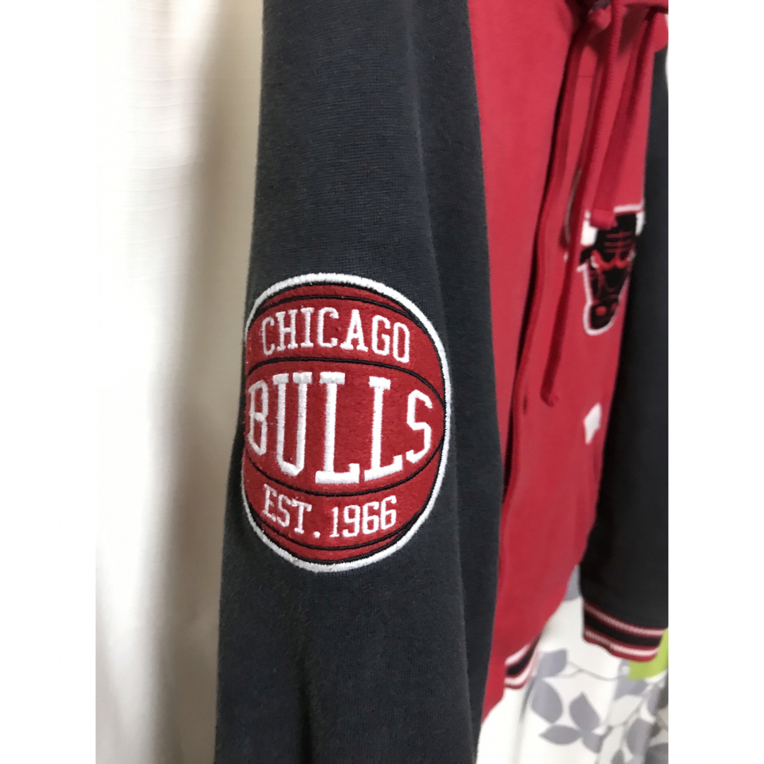 MITCHELL & NESS(ミッチェルアンドネス)のミッチェルアンドネス NBA シカゴブルズ スタジャン サイズ M メンズのジャケット/アウター(スタジャン)の商品写真